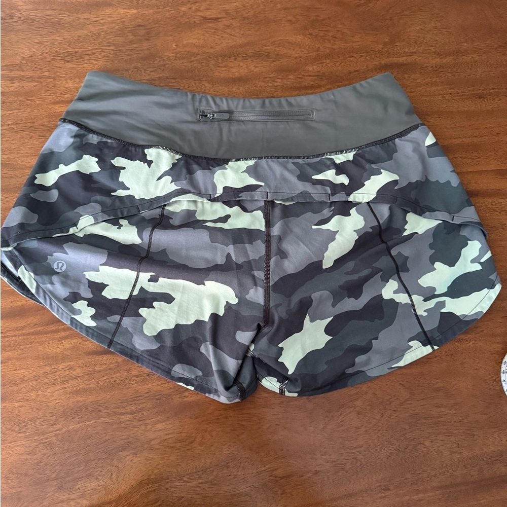 Lululemon - Camo Speed Up Mid Rise Short 4inch